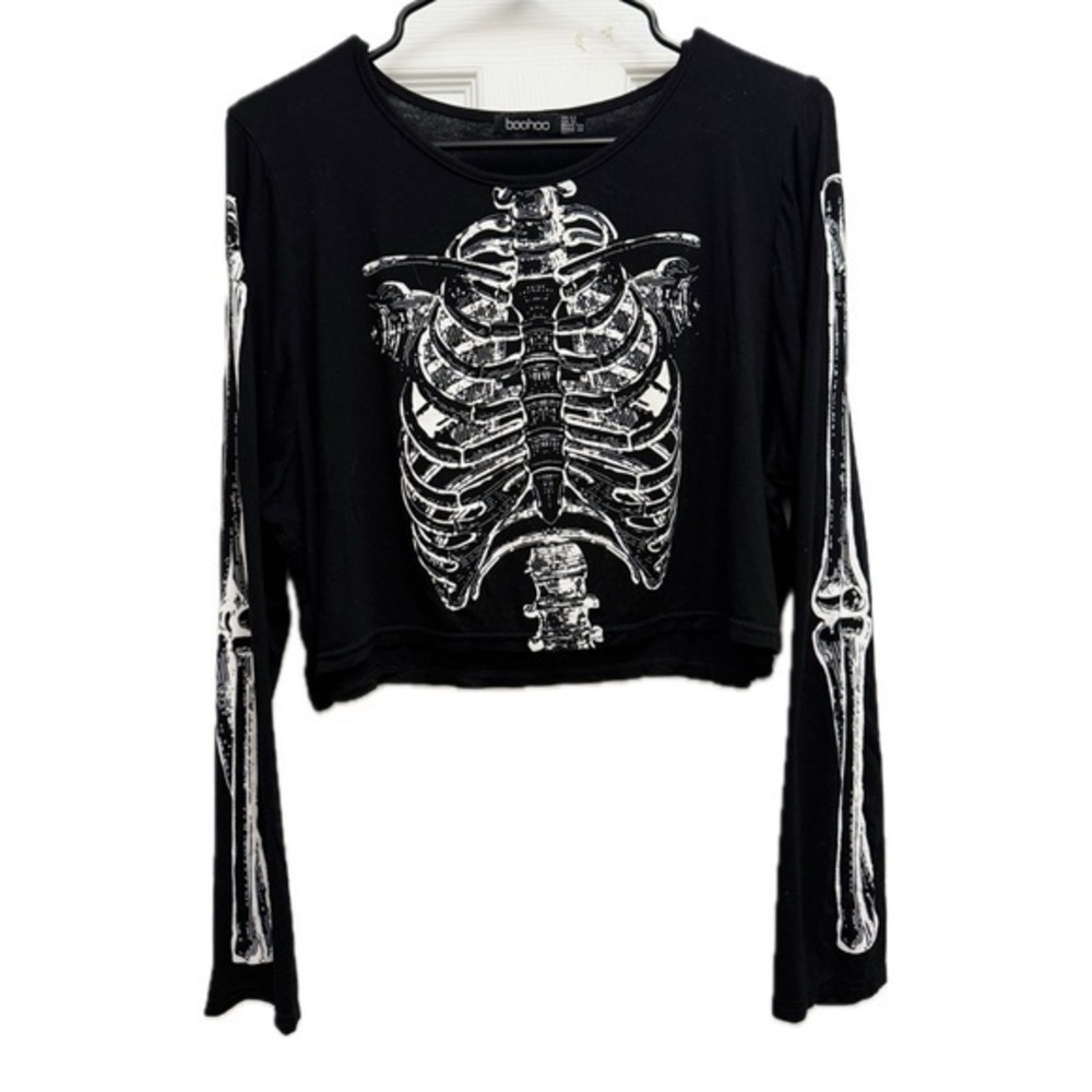 Boohoo Graphic Skeleton Crop Top In Black